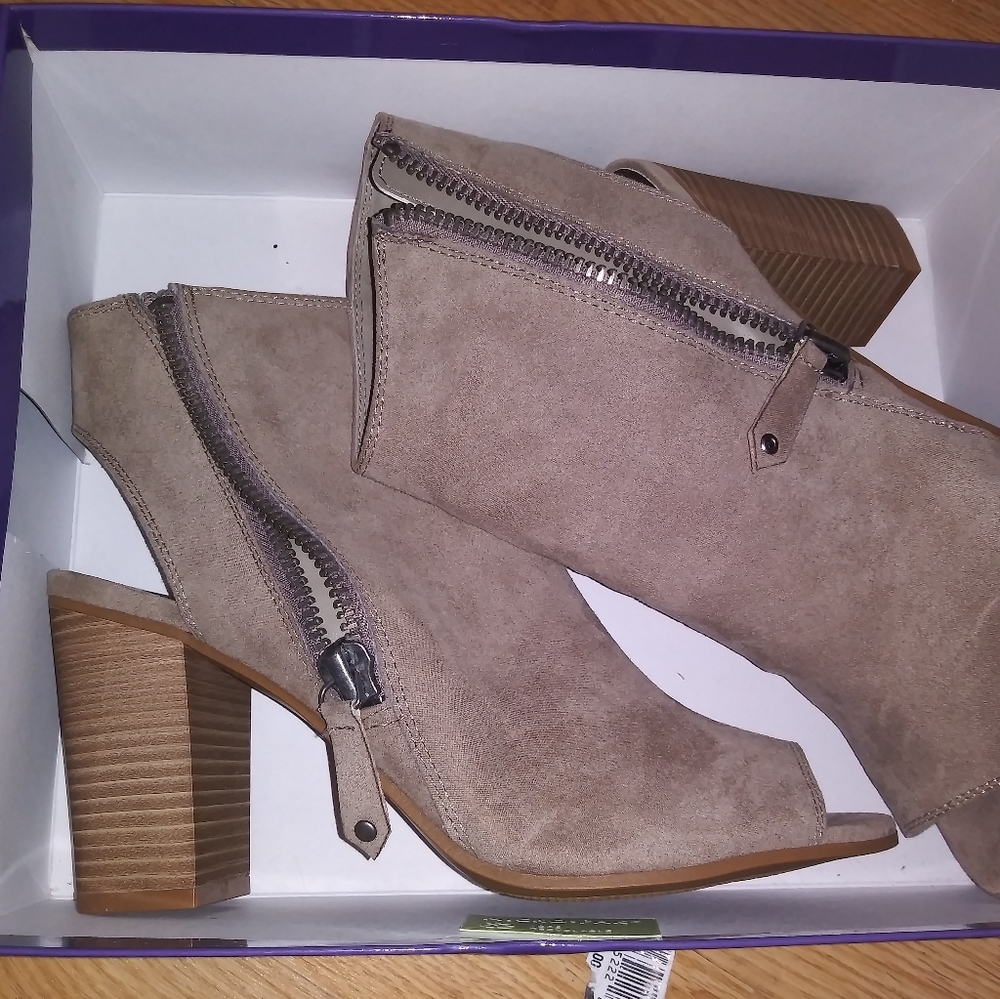 Ladies shoes